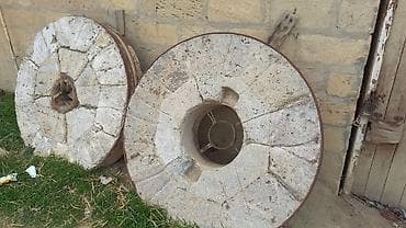 Tavan: Qədim daş dəyirmanı – 4 ədəd daş 1 ədəd böyük KV mator 2 ədəd Val 2 — 1