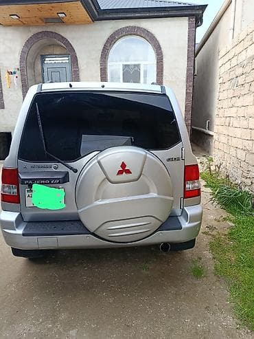 mitsubişi: Mitsubishi Pajero iO 2000 il 2 motor gümüş rəngli, 5 qapılı SUV. - — 2