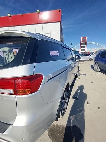 bmw e39 sukan: Kia Carnival: 2.2 l | 2016 il Van/Minivan — 5