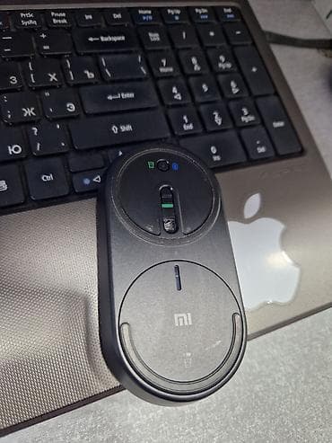 simsiz mikrafon: Logitech simsiz klaviatura və siçan dəsti və redmi siçanlar ayrıda — 6