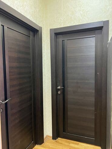 pvc qapilar: Qapı satılır 5 ədəd. Üçü otaq qapısı (200×80), ikisi hamam qapısıdır — 4