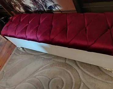 şezlonq nədir: Qırmızı məxməri oturacaq hissəli, saxlama qabiliyyətli — 3