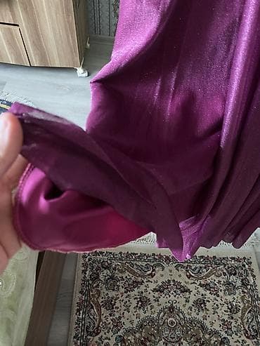 Bayram kostyumları: Bənövşəyi rəngdə zərli, uzun və yelpazə kimi açılan qız uşağı üçün — 4