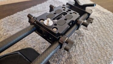 Фотоаппараты: Peşəkar kamera çiyin rig-i / shoulder mount Xüsusiyyətlər: - Karbon — 3