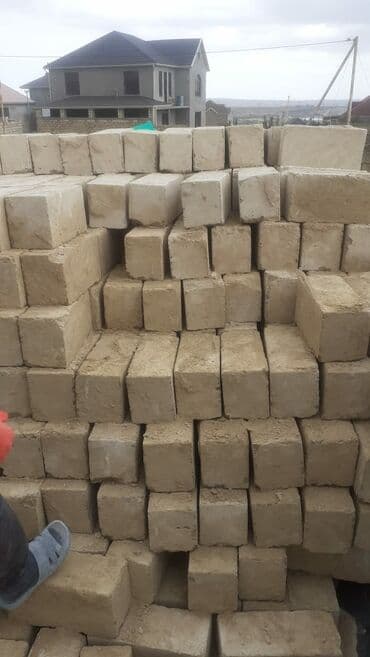 Qapılar və aksessuarlar: Kubi̇k daş ( mi̇şar daşi ) standart eyni ölcüdə (39sm×19sm×16sm) orta — 2