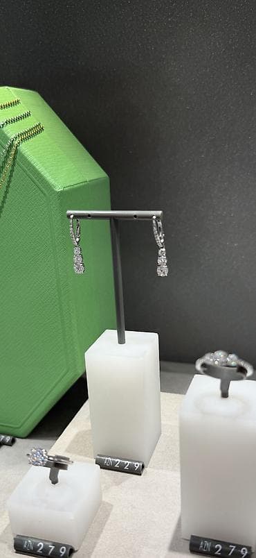 comitok l7c pro: Swarovski Yeni oz qutu ve paketinda verilecek. Bakida qiymeti 275 azn — 6