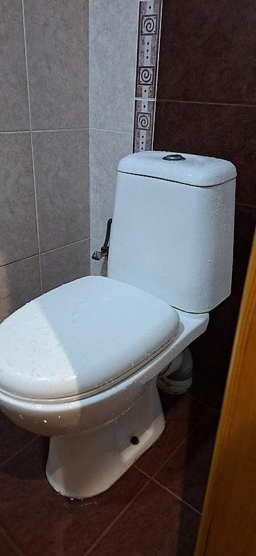 Unitaz – çənli, döşəməyə quraşdırılan model - Rəng: ağ - Material
