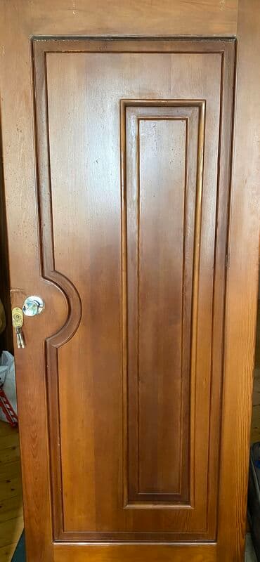 taxta yandıran: Taxta qapi, olçuleri 195x 82 awagida roliki var, Qapi 1 eded!!!!! Saat — 1