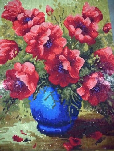 Süni güllər: Muncuqla yığılma şəkil əl işidir . Hazır asila bilər divardan . Ölçü — 4