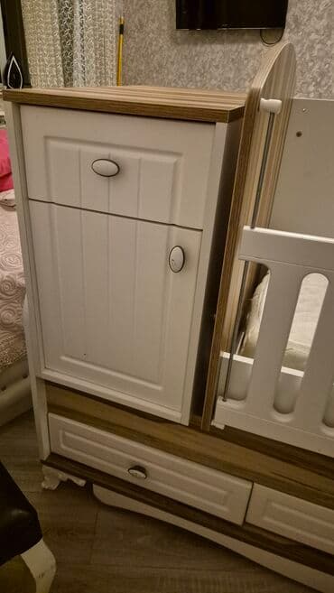 2 mərtəbəli çarpayı: Oğlan və qız üçün, İşlənmiş, Dördbucaq, Beşik, Dəst ilə, Matras ilə, Yellənmə mexanizmsiz — 2