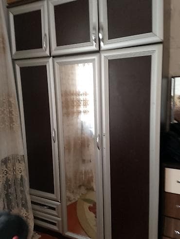 3 qapılı, Güzgülü, Qəhvəyi, Taxta, Açılan, Düz dolab lalafo.az -da 3 qapılı, Güzgülü, Qəhvəyi, Taxta, Açılan, Düz dolab