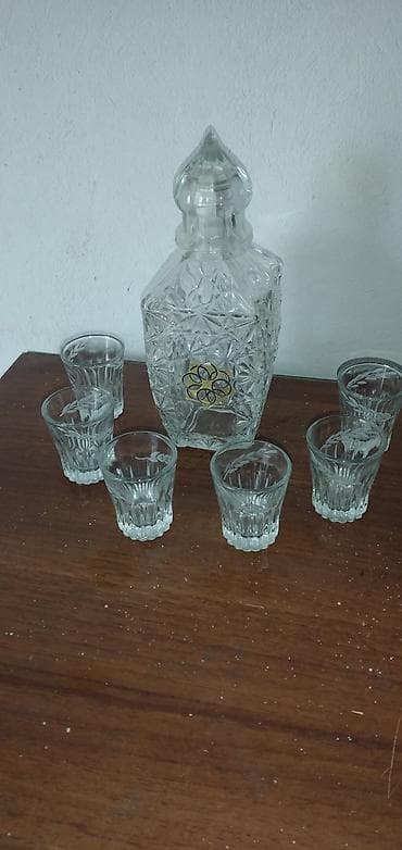 stekan desti: Kristal karafa və 6 shot stəkanından ibarət dəst. - Material: qalın — 2