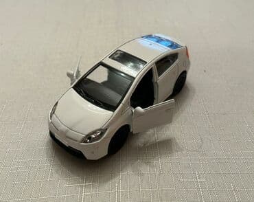demir masin tecili satilir: Təcili Satılır…Endirim Var… Toyota Prius modelkası satılır — 3
