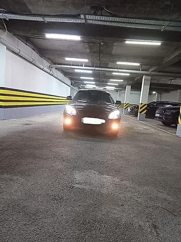 mersedes e 240: Avtomobil: Qara rəngli sedan Təsvir: - Kuzov: Qara, dörd qapılı — 9