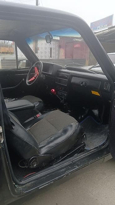 niva şuşələri: Lada Niva (VAZ 2121) off-road avtomobili - Korpus: 3 qapılı, qara — 8