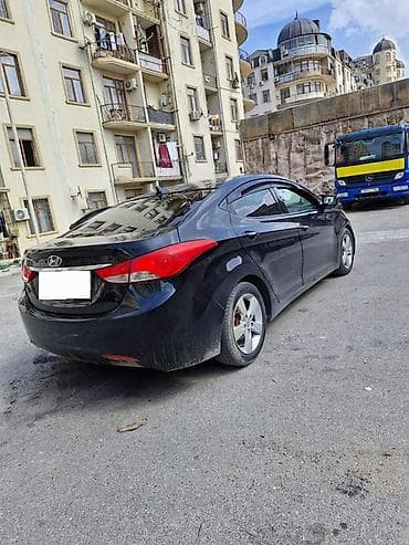 traktor satiwi: Hyundai Elantra: 1.8 l | 2013 il Sedan — 8