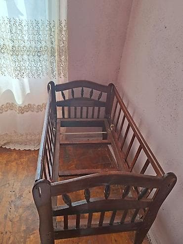 Mebel dəsti – qarışıq - Taxta beşik: Klassik dizaynlı, bütöv ağacdan