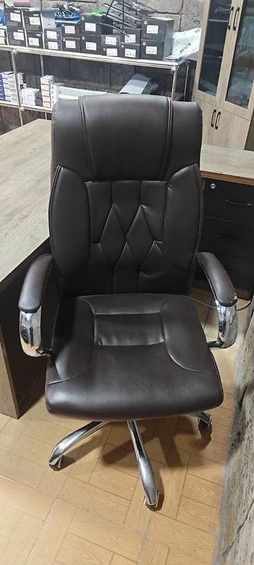 Офисные гарнитуры: Bir müdür kreslo 2 gonax kreslo 2 büyük stol, 1 balaca stoll, 2 — 6