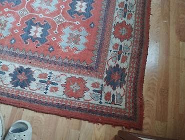 Quba üslubunda əl toxuması xalça - Naxış: Mərkəzdə təkrarlanan