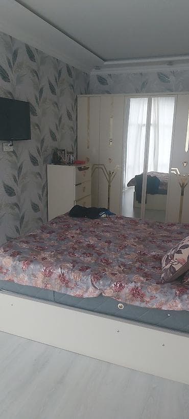 uqlarez satiram: Ev tecili satilir .Razinde Akkord binalarinda.2ci mertebede temirli — 1