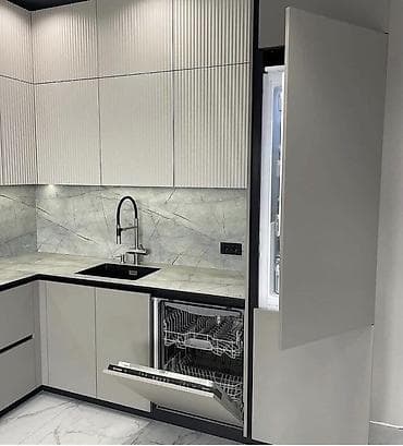 saloglu masalar: Müasir dizaynlı künc mətbəx mebeli – mat boz tonlarda, xətlərlə — 4