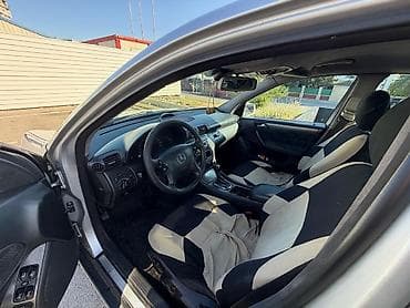 range rover stop: Mercedes-Benz C-Class sedan, gümüşü rəng. - Kuzov: 4 qapılı sedan — 7