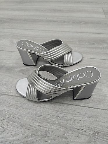 Basanoşka və səndəllər: Calvin Klein qadın açıq burunlu məkasin-sandal. - Rəng: metalik gümüş — 1