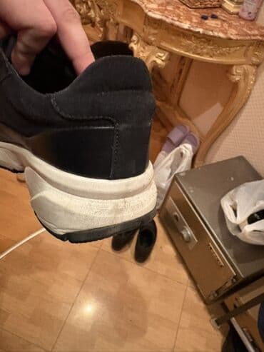 krasofka qiz ucun: Qara kişi krossovkası - Üst hissə: süet və yumşaq dəri kombinasiyası — 2