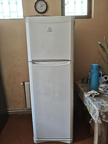 islenmis samavar: İşlənmiş 2 qapılı Indesit Soyuducu Satılır, rəng - Ağ, Dolab içi — 1