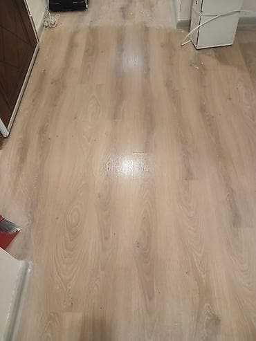 Her kese salam.ev yiyesi rengine gore laminati deyisir.55 kv laminat
