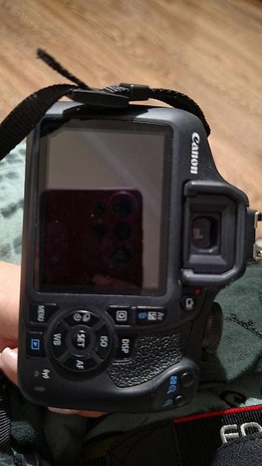 Canon EOS 2000D DSLR fotoaparat + Canon EF‑S 18‑55mm IS II obyektiv - — 1