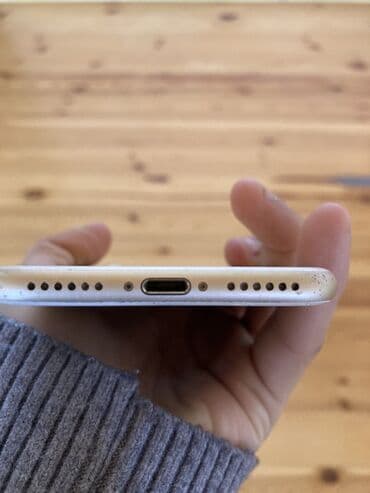 iphone 2: IPhone 7, 128 GB, Qızılı, Qırıq — 6