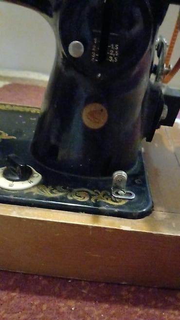 qedmi: Klassik mexaniki tikiş maşını - Korpus: döküm metal, qara lak örtük — 2