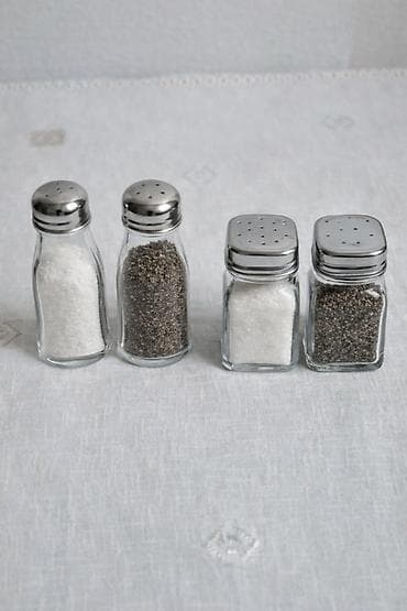 Вешалки: Paşabahçe saxlama qabları və 4ədəd duz-istiot qabı satılır (işlənib) — 2