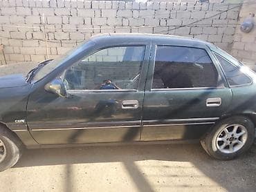 opel starter: Opel Vectra A CDX, sedan/kombi kuzov (5 qapı), tünd yaşıl rəng — 2