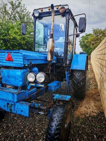 купить измельчитель сена бу: Mavi rəngli kabinli traktor - Güclü dizel mühərrikli, ön şüşəli kabin — 2