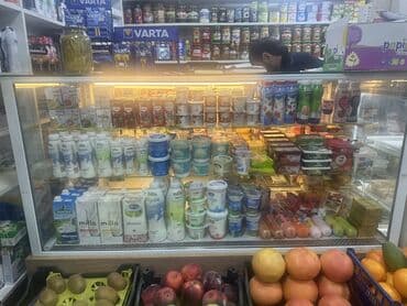 Другие продукты питания: Bu, müxtəlif növ ərzaq məhsulları təklif edən bir mağazadır. Vitrinin — 2