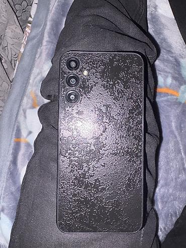 Məhsul: Android smartfon Xüsusiyyətlər: - Arxa tərəfdə üçlü kamera