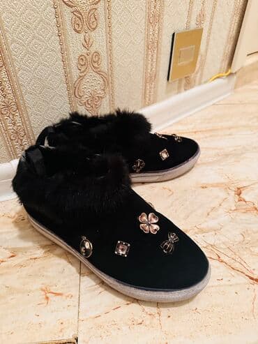 platformalı qadın çəkmələri: Uqqilər, Ölçü: 37, rəng - Qara, İşlənmiş — 2