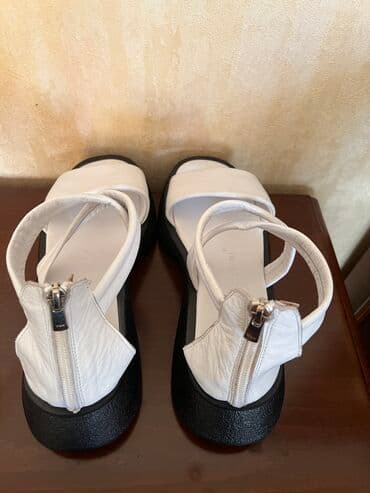 женские босоножки на танкетке: Ölçü: 39, rəng - Ağ, Yeni — 4