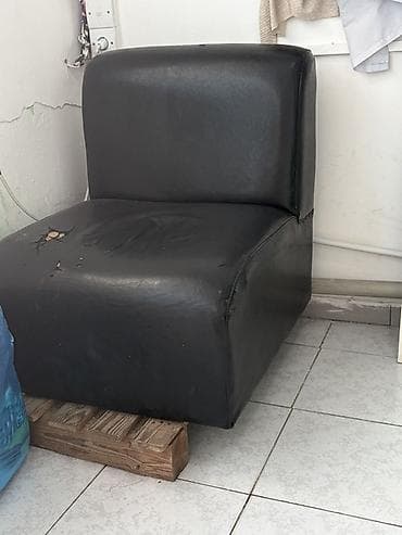qara sam: Qara rəngli tək oturacaqlı kreslo Ölçülər təxmini: - Oturacaq eni — 1