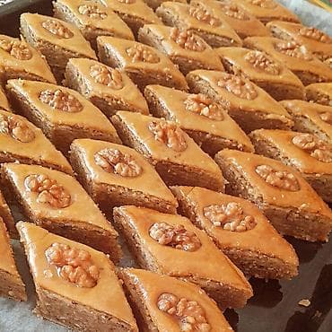 sirniyyat sufresi: Milli şirniyyat assortimenti – evdə hazırlanır Tərkib və növlər: - — 6