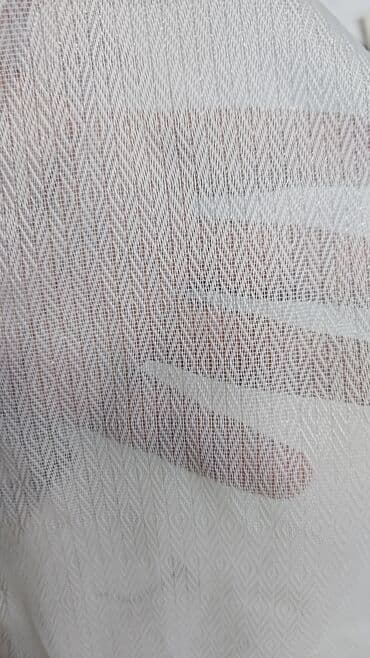 tül parçalar: Ağ rəngli, nazik, şəffaf parçadır. Üzərində həndəsi naxışlar var — 1