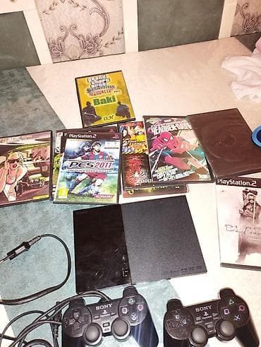 Sony PlayStation 2 Slim komplekti Tərkib: - PS2 Slim (qara) - 2 ədəd — 1