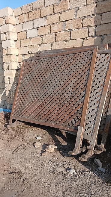 arakesme divar: Metall panjur/hasar panelləri - Material: tam taxta konstruksiya — 1