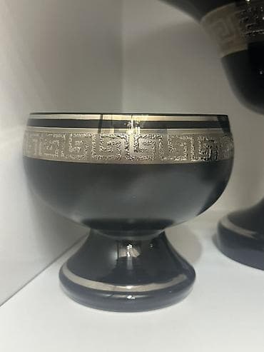 Versace desdir yenidi tek meyve qabisina 210 azn alinib .Qara şüşə — 4