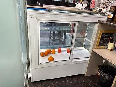 Vitrin soyuducu 850 Azn.Çox az işlənib,ideal vəziyyətdədir. Hundurluk