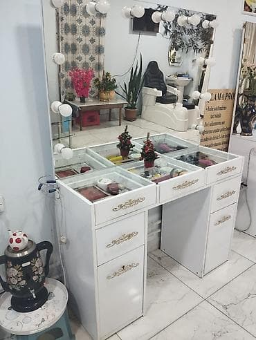 AYNUR 2 💃
SALON GUZGUSU İSİQLİ
150AZN Unvan memar ecemi Е