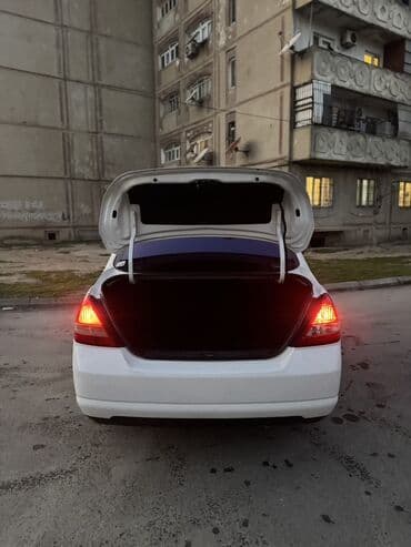 Digər nəqliyyat: Nissan Tiida sedan – ağ rəng, avtomatik ötürmə. Xarici və daxili: - — 2