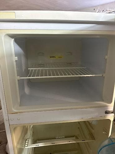 ıkıncı el soyuducu: İşlənmiş 2 qapılı Beko Soyuducu Satılır, rəng - Ağ, Təkərli — 3